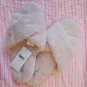 Splendid Soft Pink Faux Fur Slippers